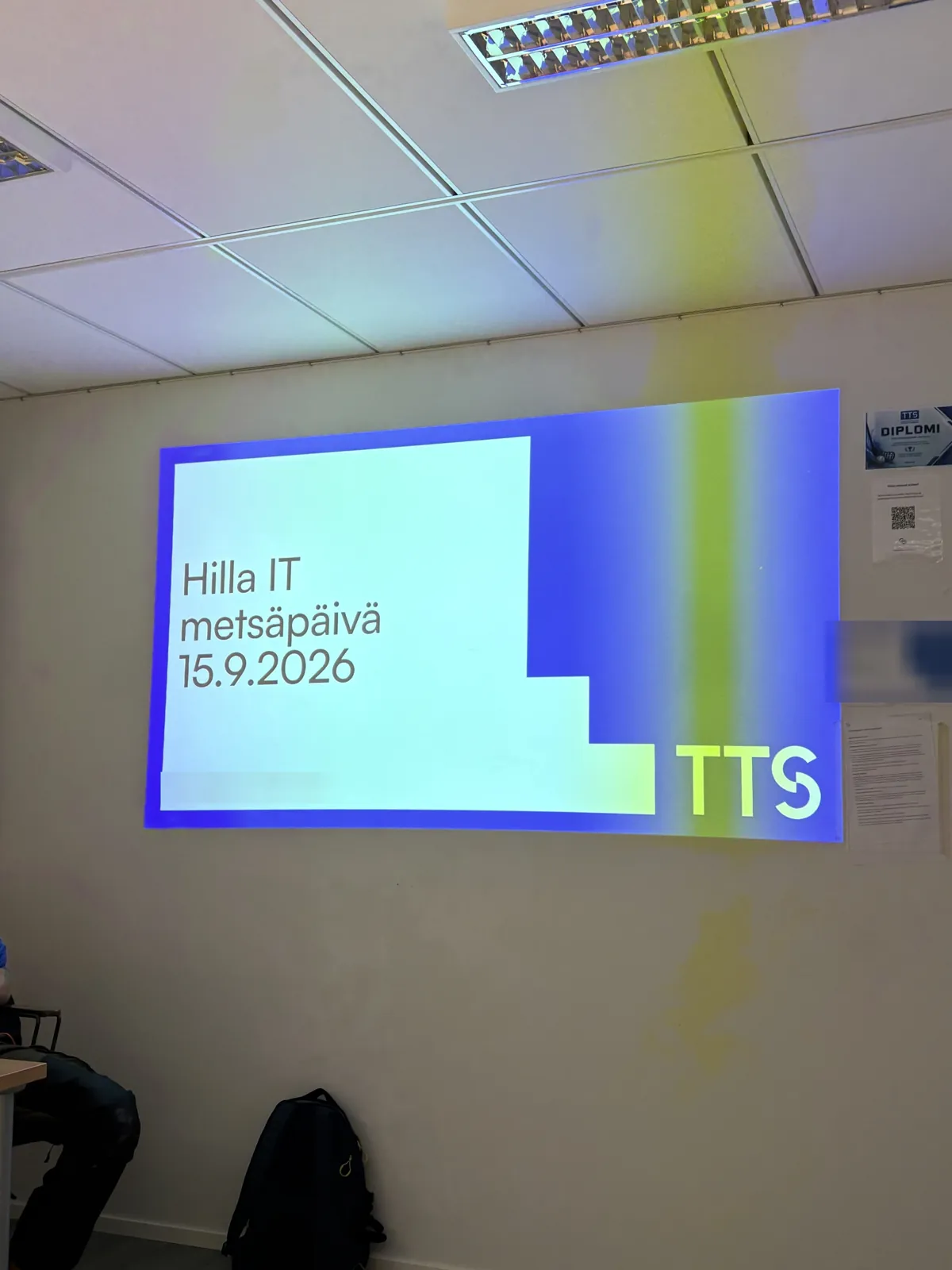 Päivä alkoi luokassa TTS:n esityksellä &rdquo;Hilla IT metsäpäivä 15.9.2026&rdquo;.